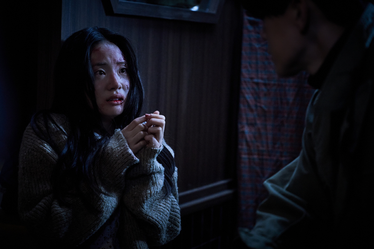 신시아, 레전드 킬러 이혜영의 어린 시절…몰입감 끌어올린다 ('파과')