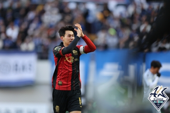 '꽃미남 공격수' 임상협, 현역 굿바이! "축구는 내 인생 그 자체, 팬…