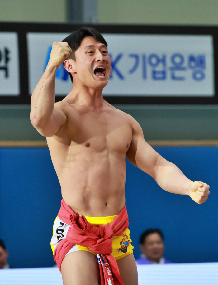 울주군청 김덕일, 소백장사 첫 등극