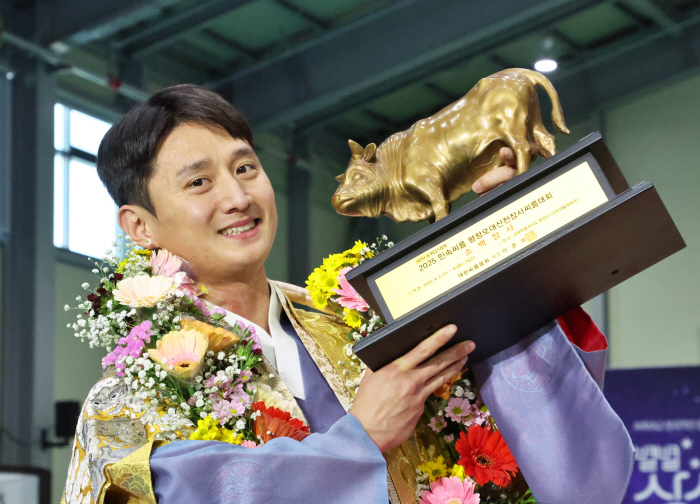 울주군청 김덕일, 소백장사 첫 등극