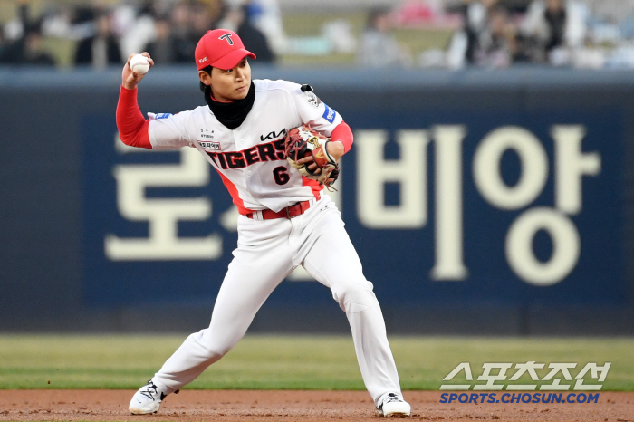 KIA 홍종표 '문책성 말소' → 꽃범호 엄중경고 "어려운 시기에 다들 노력하고 있는데.."