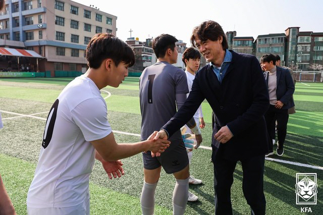 고교축구 현장 찾은 홍명보 감독 "어린 선수들 잘 성장해야 한국축구 발전, MIK 프로젝트도 잘 진행 중"[SC현장]