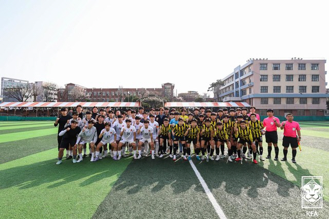 고교축구 현장 찾은 홍명보 감독 "어린 선수들 잘 성장해야 한국축구 발전…