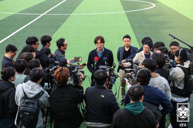 고교축구 현장 찾은 홍명보 감독 "어린 선수들 잘 성장해야 한국축구 발전…