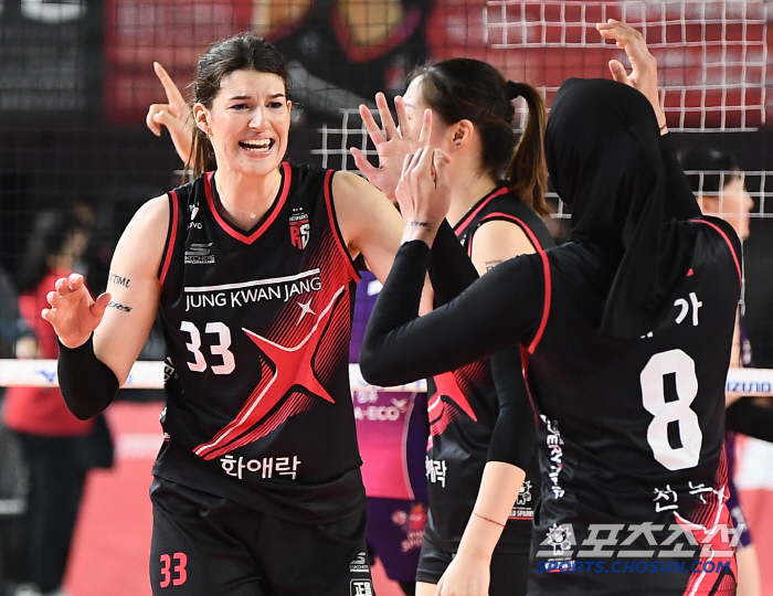'김연경 선수, 1경기 더 해야죠' 정관장의 기적, 역대급 2세트 명승부…