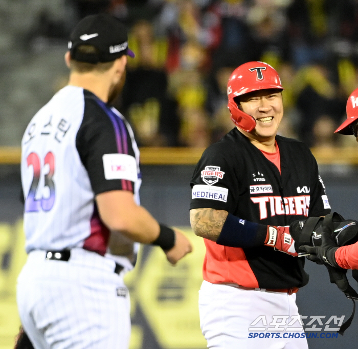 '10안타+5볼넷=2점' KIA의 이상한 득점공식. 최형우 '역대 최초 …