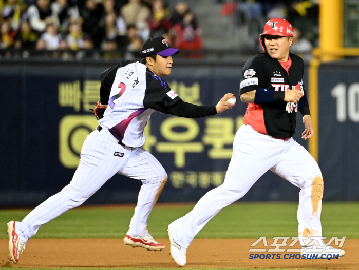 '10안타+5볼넷=2점' KIA의 이상한 득점공식. 최형우 '역대 최초 …