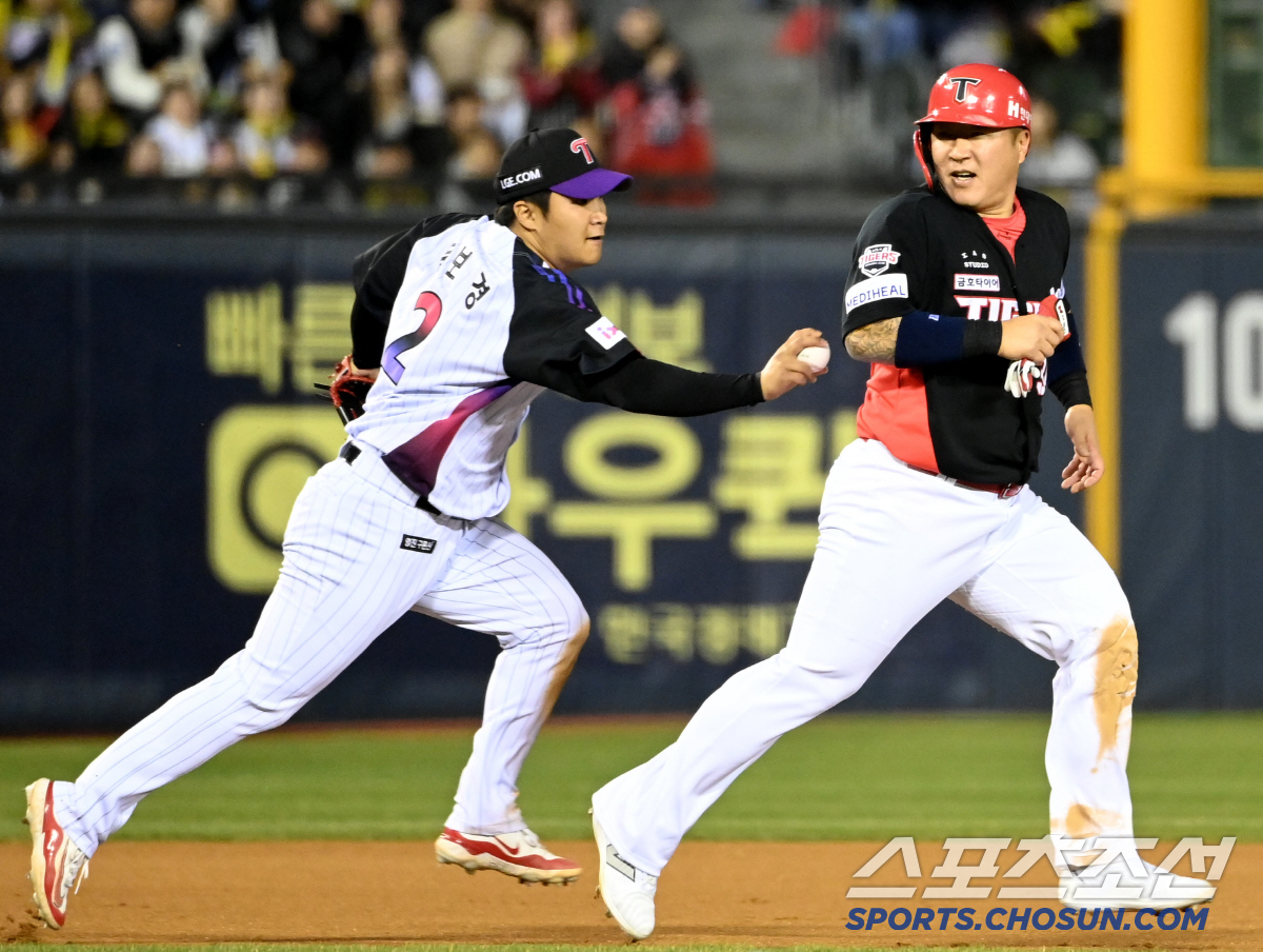 '10안타+5볼넷=2점' KIA의 이상한 득점공식. 최형우 '역대 최초 …