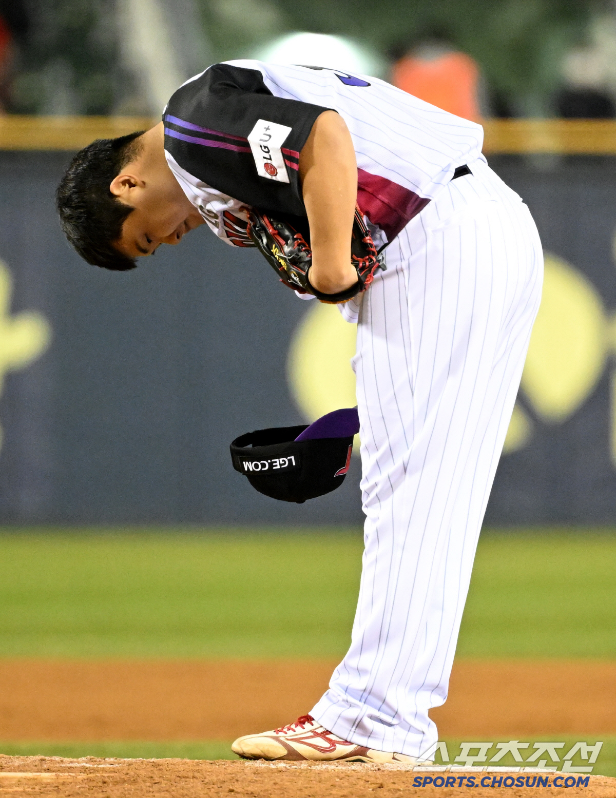 '그동안 감사했습니다' 장현식 90도 인사에 환호 보낸 KIA 팬들, 깔…