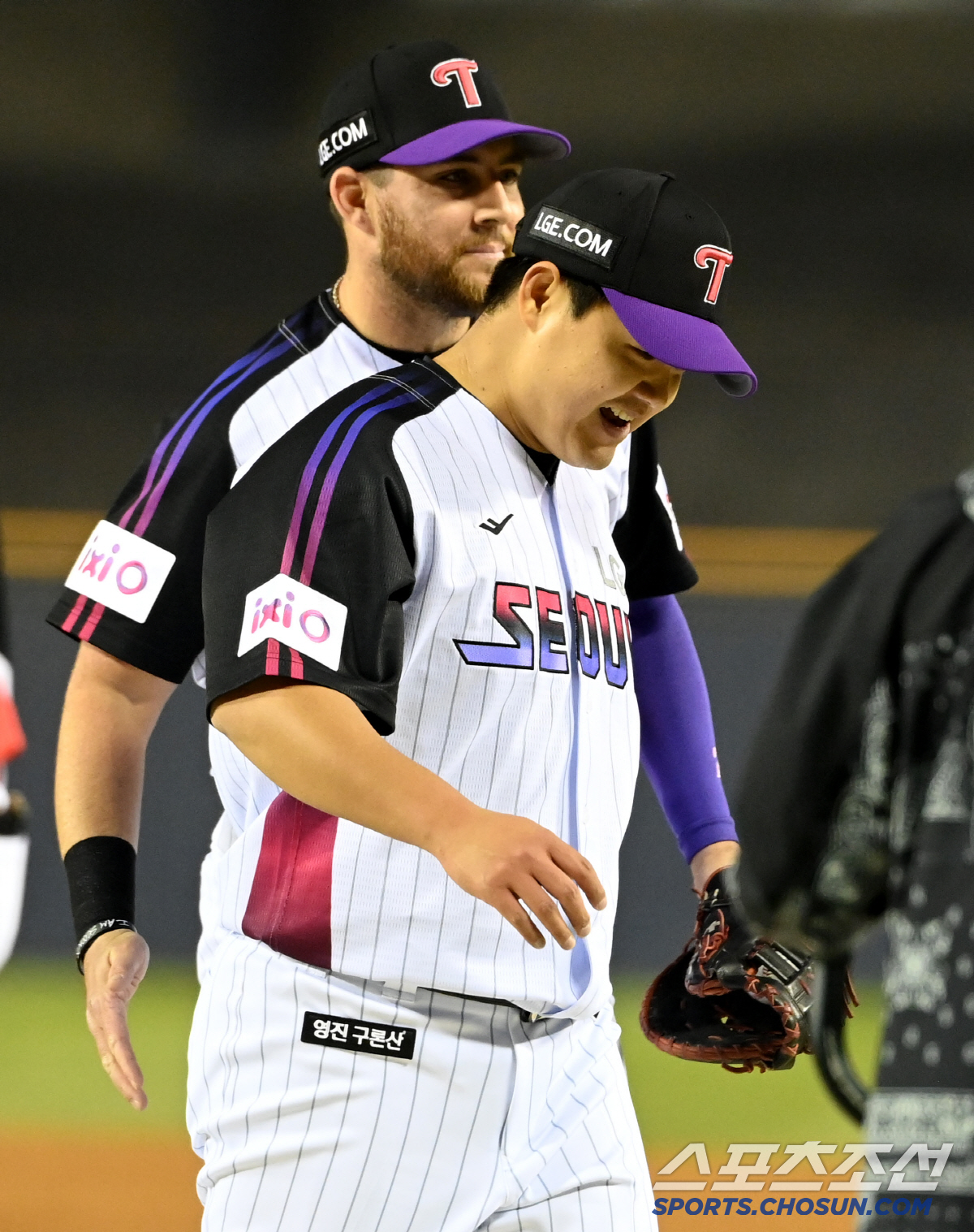 '그동안 감사했습니다' 장현식 90도 인사에 환호 보낸 KIA 팬들, 깔…