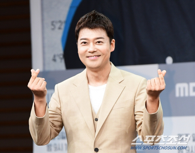 전현무, '공개열애 2번' 전여친 간접 언급.."'그럼에도' 말해주는 여…