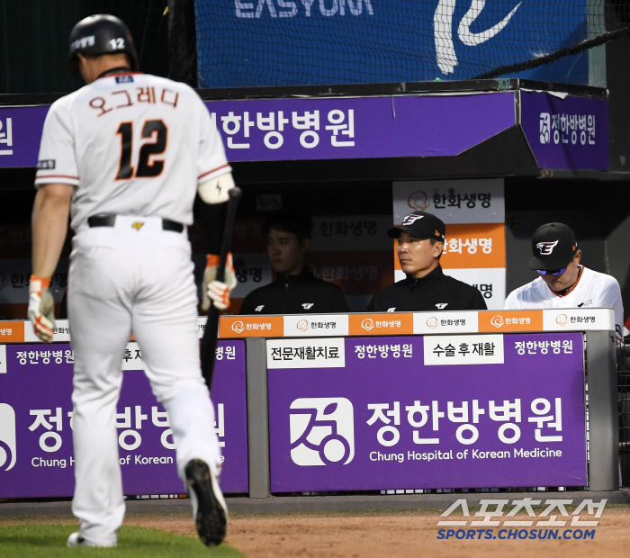 '널 어떡하면 좋니' 1할대 타율도 붕괴 위기 플로리얼, 오그레디 악몽 …