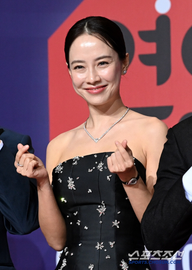 송지효 망언 터졌다…서울대 출신 김앤장 변호사에 "영어 공부해라" 일침 …