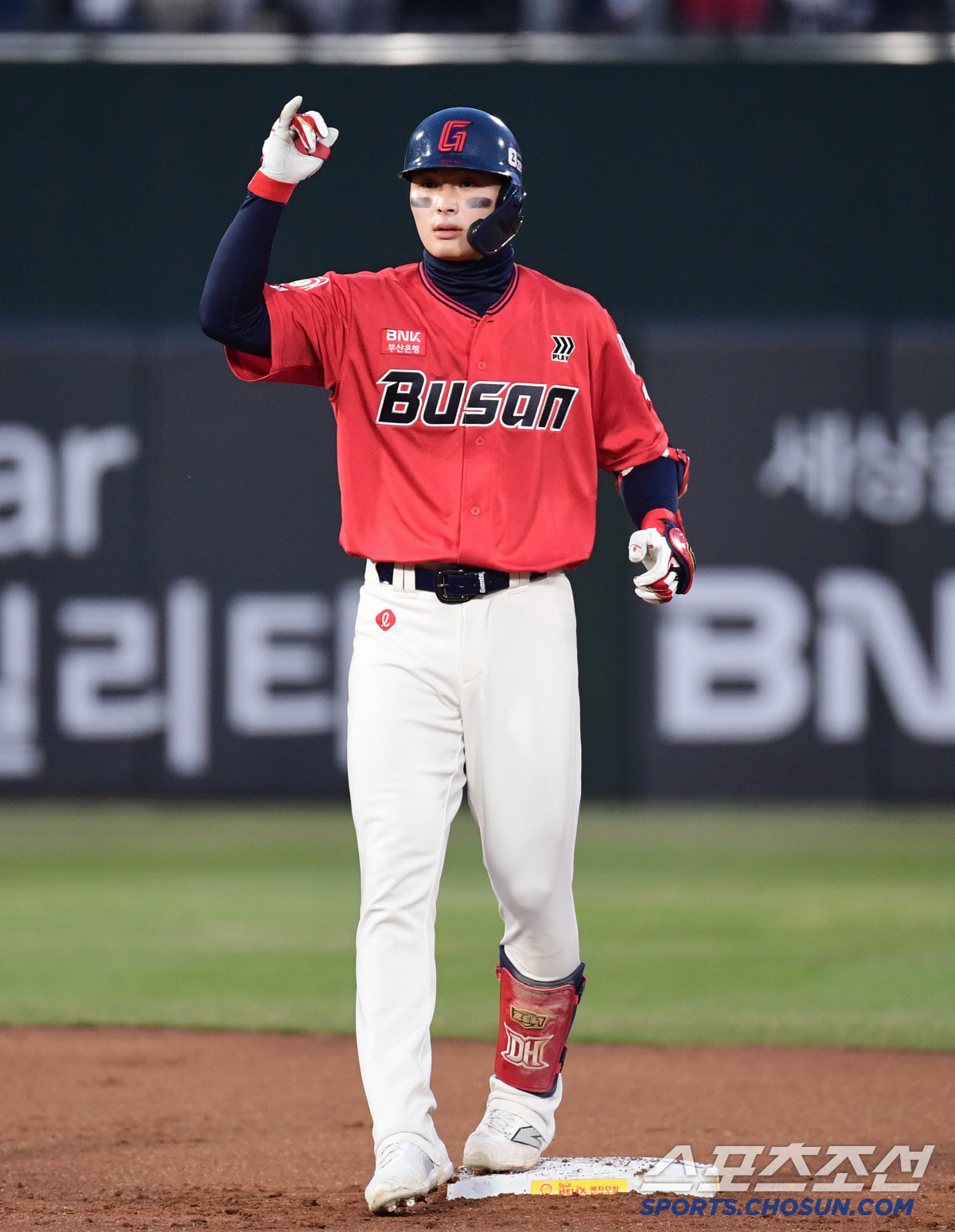 '3연승 좋다 했더니' 홈팬들 앞 15실점 참사…에이스 난타→협살 실패→…