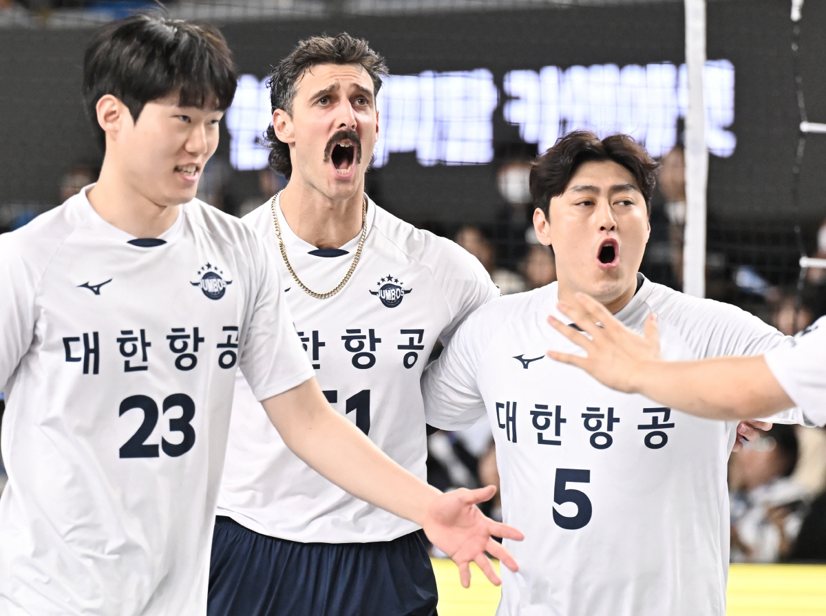 "어제 여자부 재밌던데?" 벼랑끝 몰린 대한항공, 2년전 김연경 잡은 도…