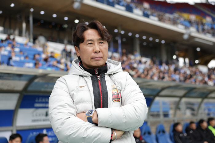 [K리그1 리뷰]울산도, 서울도 웃지 못했다→90분 헛심공방 끝 0-0 …