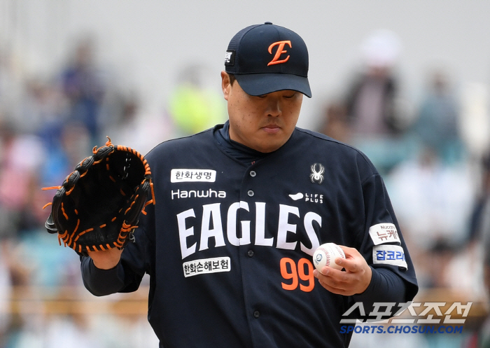조금 일찍 터져주면 안 되겠니?…흔들렸던 류현진, 야속했던 타선? 그래도 오늘은 웃었다