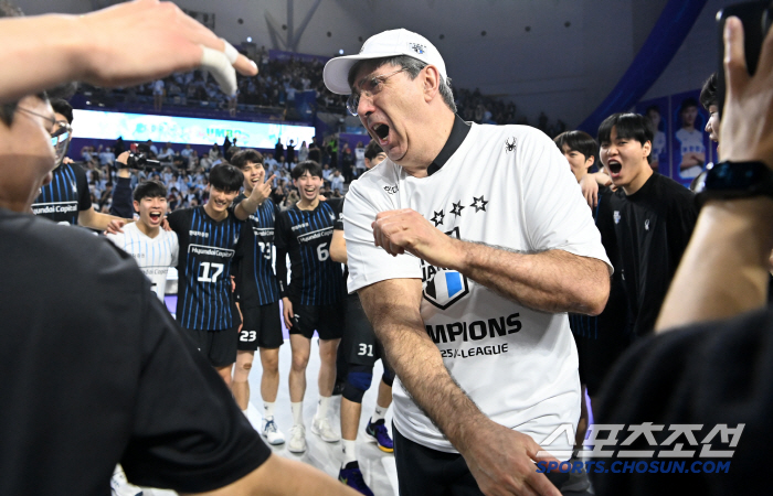 "맥주 한잔 간절해" 부임 첫해→트레블 달성…佛명장의 솔직한 속내 "우승…