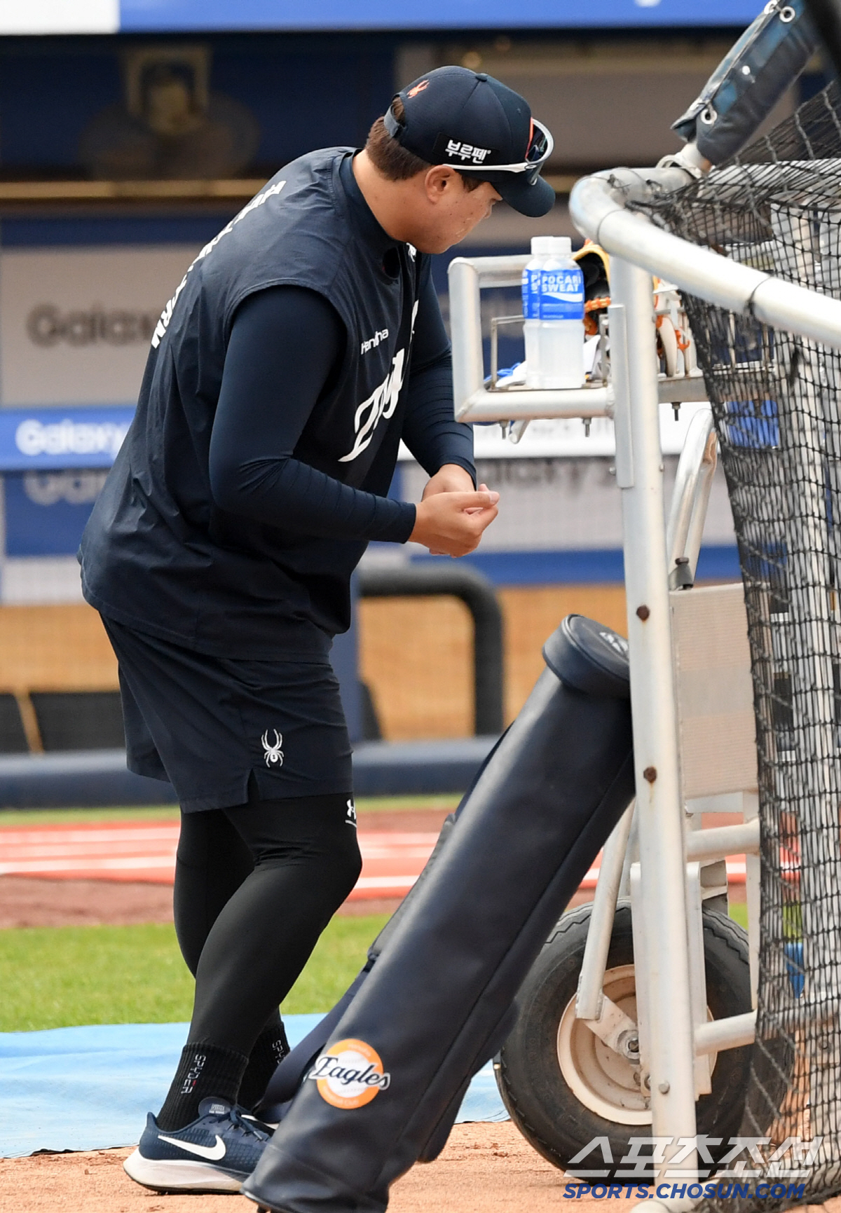 답답한 마음에 빈스윙도 해보고.