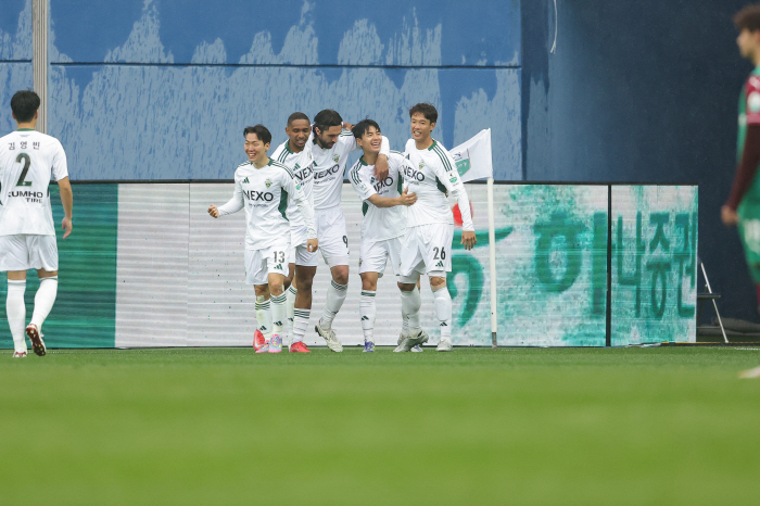 [K리그1 리뷰]전북, 선두 대전 잡았다! 후반 36초 진진우→44분 전병관 연속골…2-0 승리, 울산 밀어내고 4위 꿰차