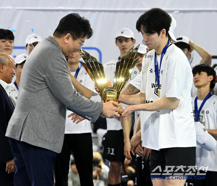 "시즌 MVP? 주신다면 감사히…" 화살처럼 지나간 우승 시즌, '캡틴'…