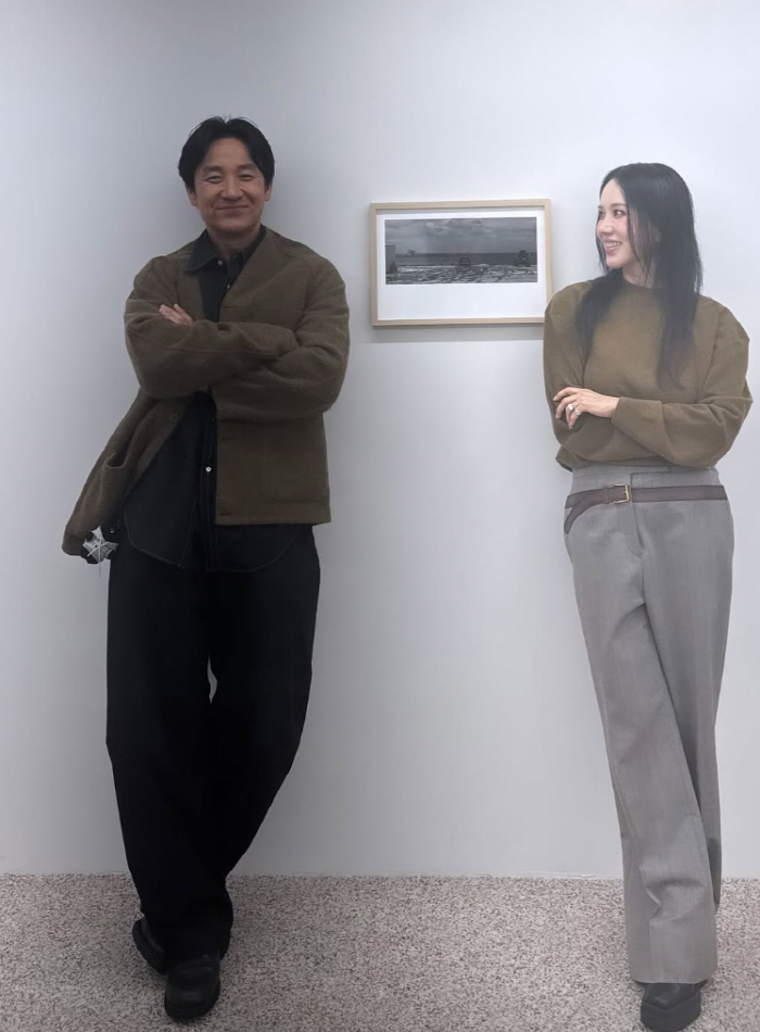 엄정화·윤혜진·엄지온, ♥엄태웅 기 제대로 살렸다..복귀 응원하러 총출동…