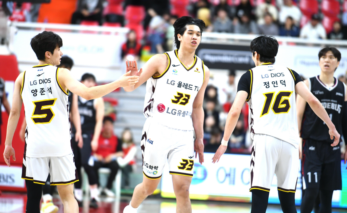 '치열했던 2위 싸움' 창원 LG 웃었다, 4강 PO 직행 확정…정관장,…