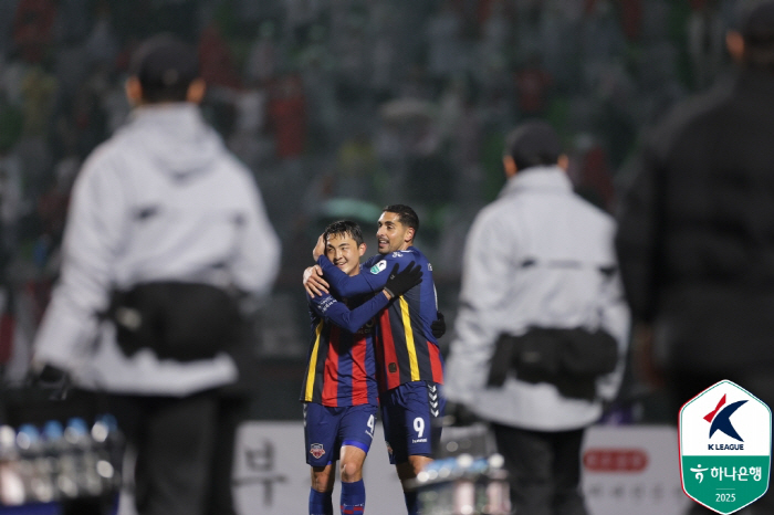 '멀고 먼 첫 승리' 수원FC, 선제골 넣고도 포항과 1대1 무승부…전북, '1위' 대전 잡고 4위 점프(종합)