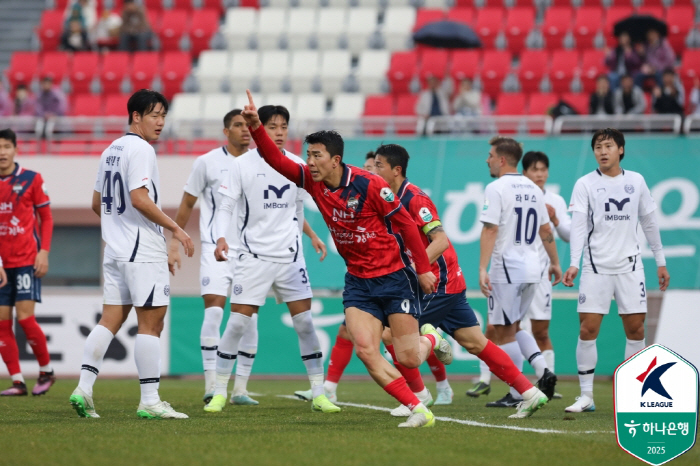 '멀고 먼 첫 승리' 수원FC, 선제골 넣고도 포항과 1대1 무승부…전북…