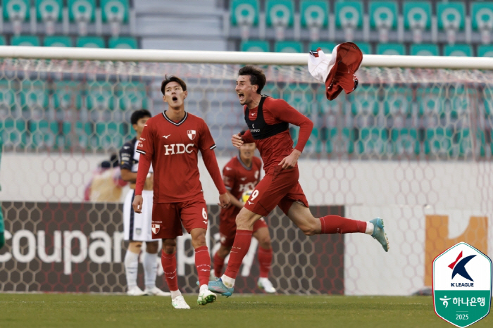 '에울레르 멀티골' 서울 이랜드 무섭다, 천안 3-0 잡고 1위 질주(종…