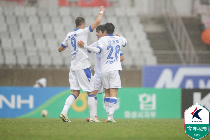 '에울레르 멀티골' 서울 이랜드 무섭다, 천안 3-0 잡고 1위 질주(종…