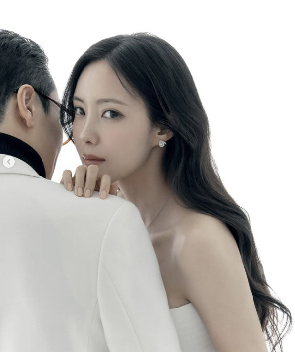 '금융맨♥' 효민, 오늘(6일) 품절녀됐다..신라호텔서 초호화 웨딩