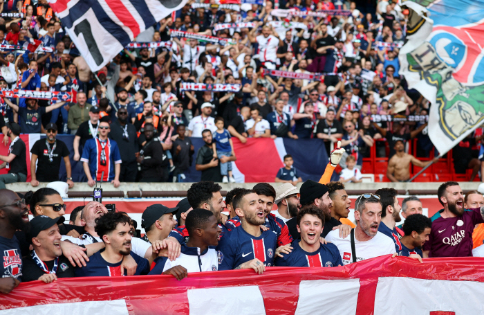 안경 쓴 "韓유럽파 1호 우승" 이강인, PSG 리그앙 우승 세리머니 참…