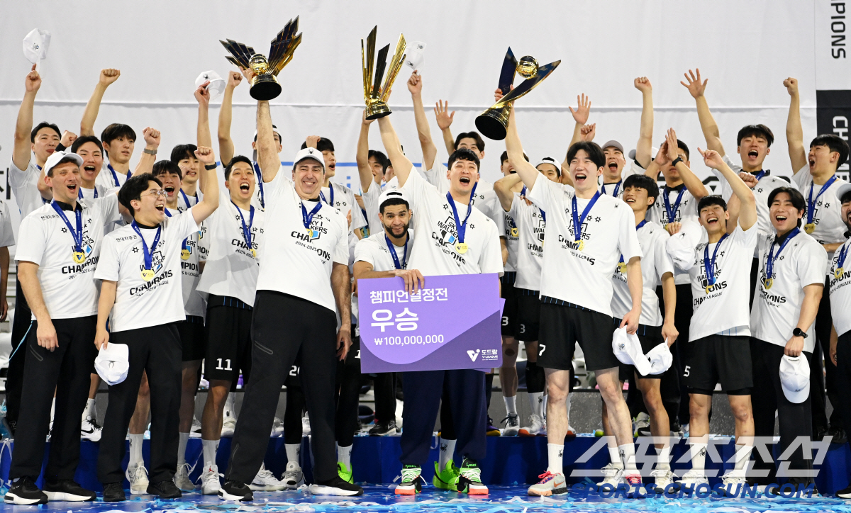'블랑+레오' 영입한 구단의 결단, 새 역사 쓴 퍼펙트 우승, 다시 '그…