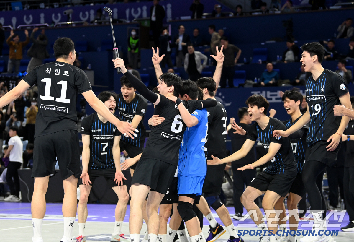 '블랑+레오' 영입한 구단의 결단, 새 역사 쓴 퍼펙트 우승, 다시 '그…