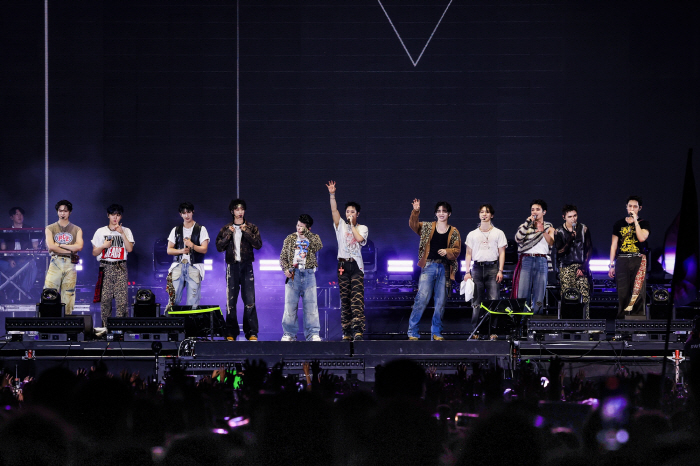 세븐틴, '팔 노르떼' 헤드라이너 무대로 K팝 새 역사…한국어 떼창 터졌…
