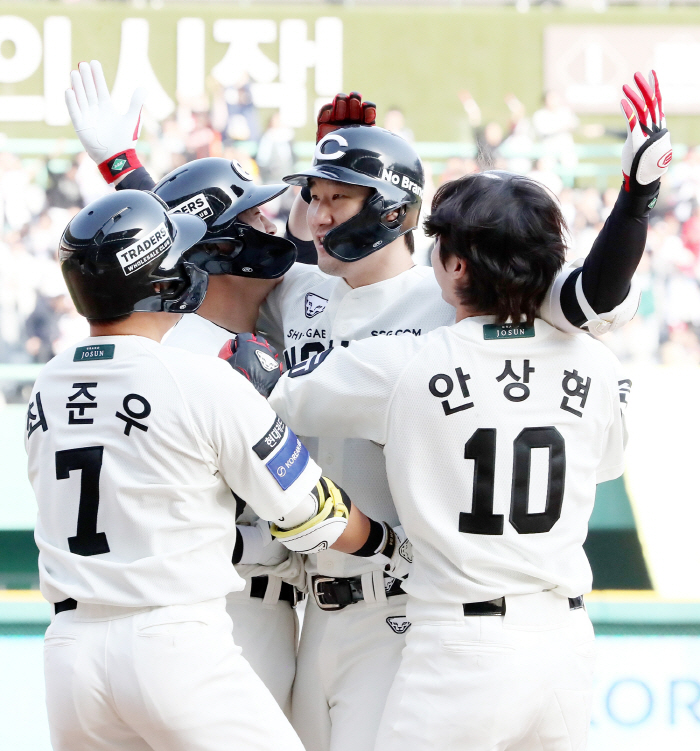 '이게 드라마다' 오태곤 이틀만에 또 끝내기! SSG 3연승+단독 2위 …