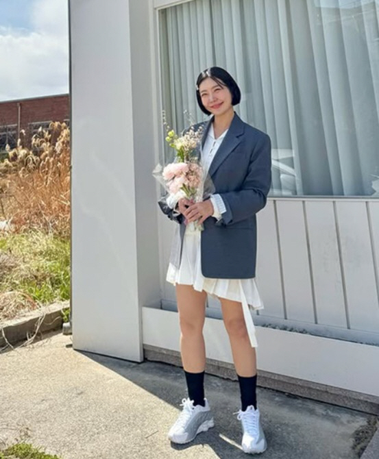 '41세' 레이디 제인, 쌍둥이 임신 중 고비 넘기고..미소 띤 미니 원…