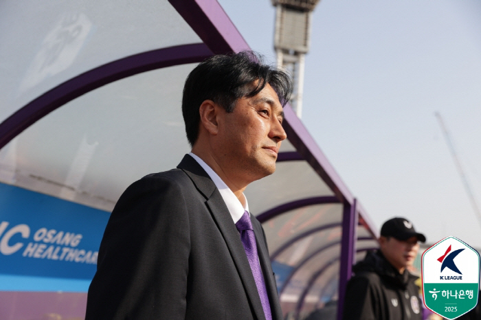 [현장 기자회견]"팬들에게 승리를 전할 수 있어 기쁘다"...'홈 첫 승에 함박웃음' 유병훈 안양 감독, "부담감 이겨낸 선수들 칭찬해"