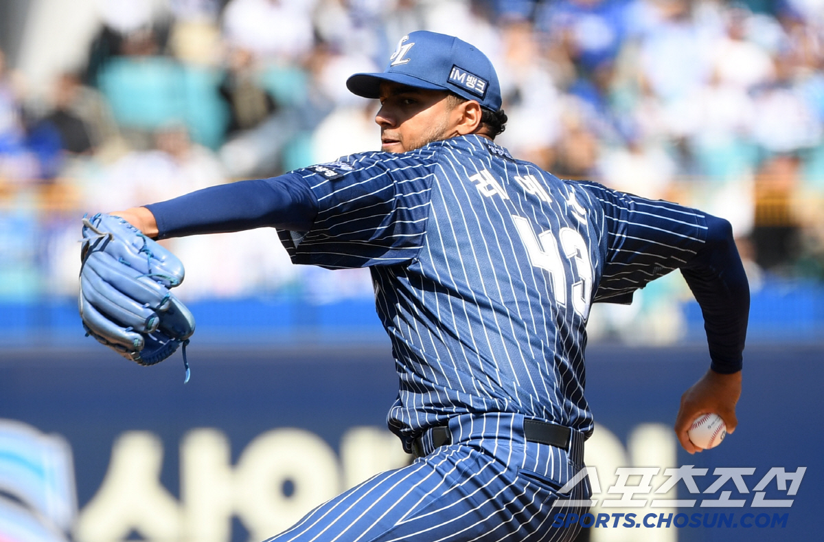 "투구수 조절해야 하는 단계였지만…" KBO 최초 대기록 도전, 사령탑도…
