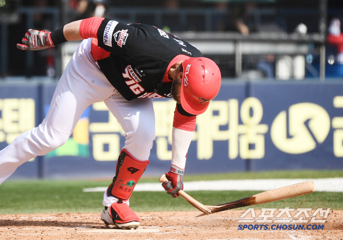 1사 3루 찬스 폭망→분노의 배트 박살...중심 가니 바로 침묵, 위즈덤을 어찌할꼬