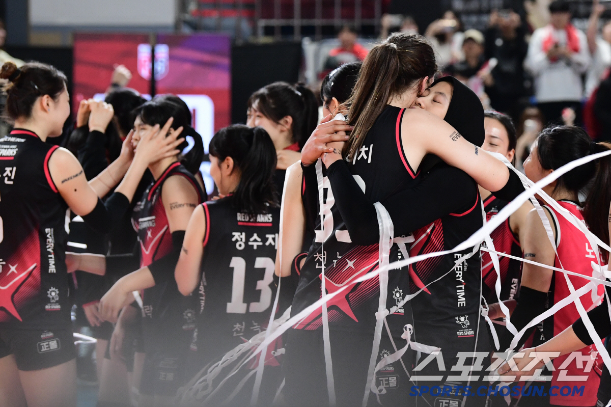 김연경 우승 들러리? 시나리오 다시 써! → "주인공 정해놓고 싸우나" …