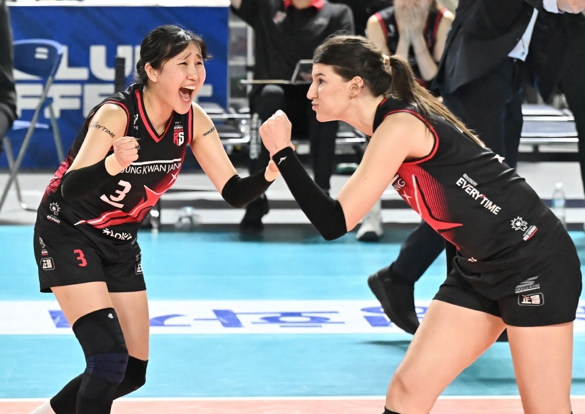 김연경 우승 들러리? 시나리오 다시 써! → "주인공 정해놓고 싸우나" …