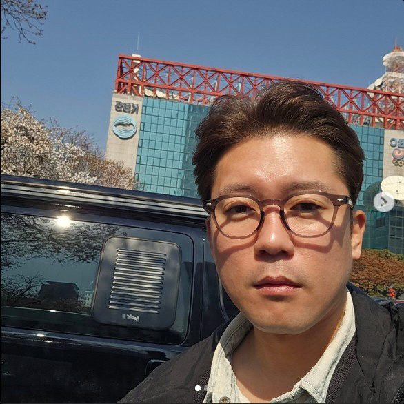 MBC 떠난 김대호, KBS 앞 당당 셀카…"처음"