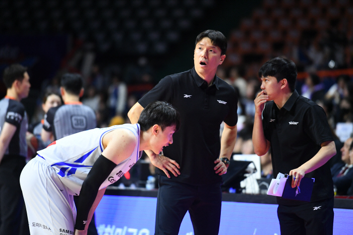 추락한 '전통의 명가' 서울 삼성 4연속 최하위, KBL 역사상 '최악의…