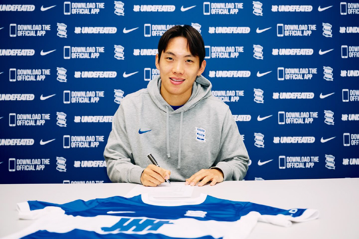 "여기 있으면 안 돼!"...'창단 첫 대기록' 세운 韓 국대 미드필더 …