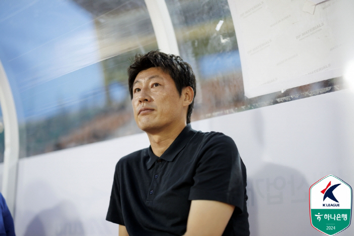 10년만의 휴식-10년만의 유럽행, 맨더비 직관한 박동혁 감독 "축구에 대한 열정, 다시 느꼈다"