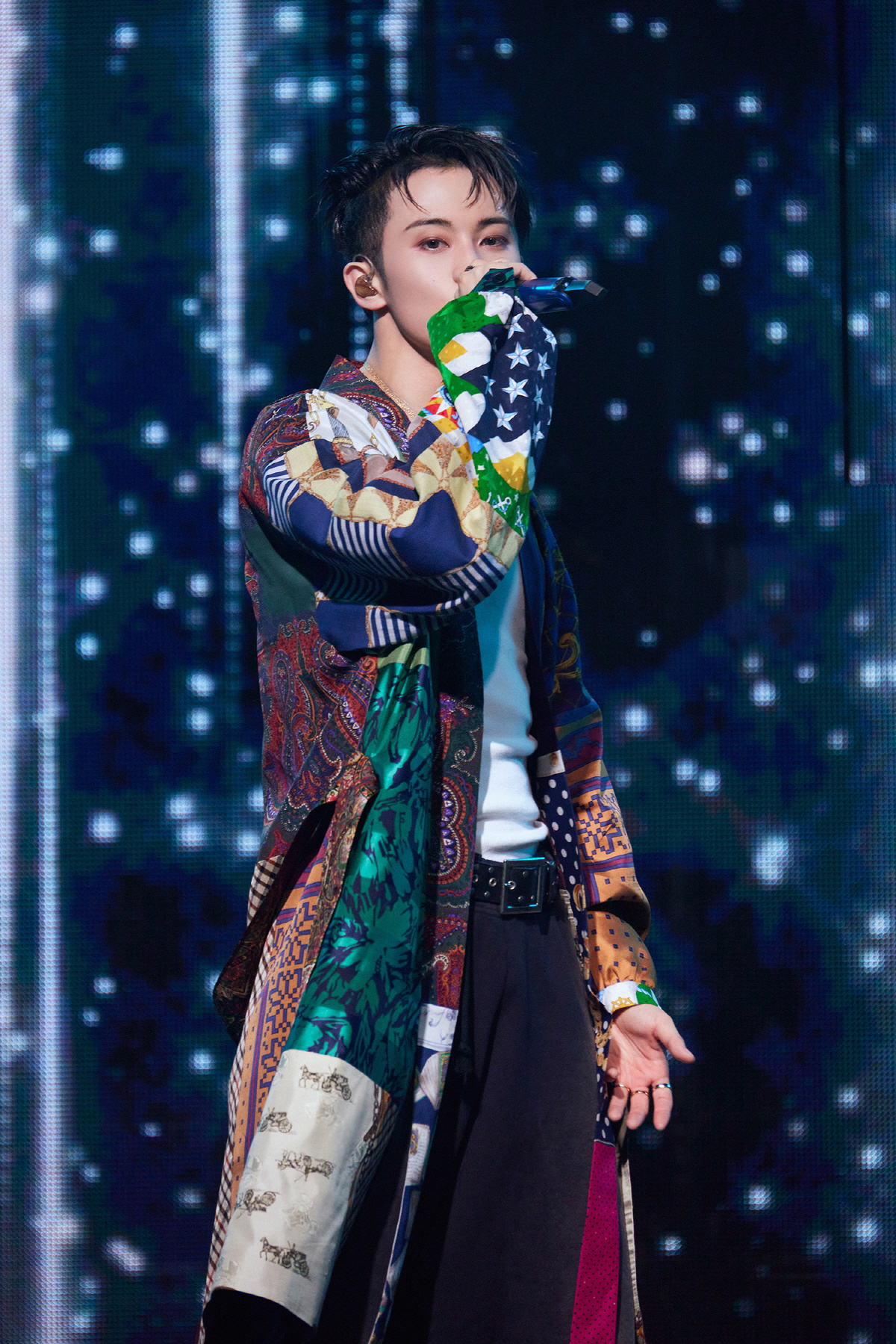 NCT 마크, 솔로 데뷔도 성공적…'더 퍼스트프루트' 1위 휩쓸었다