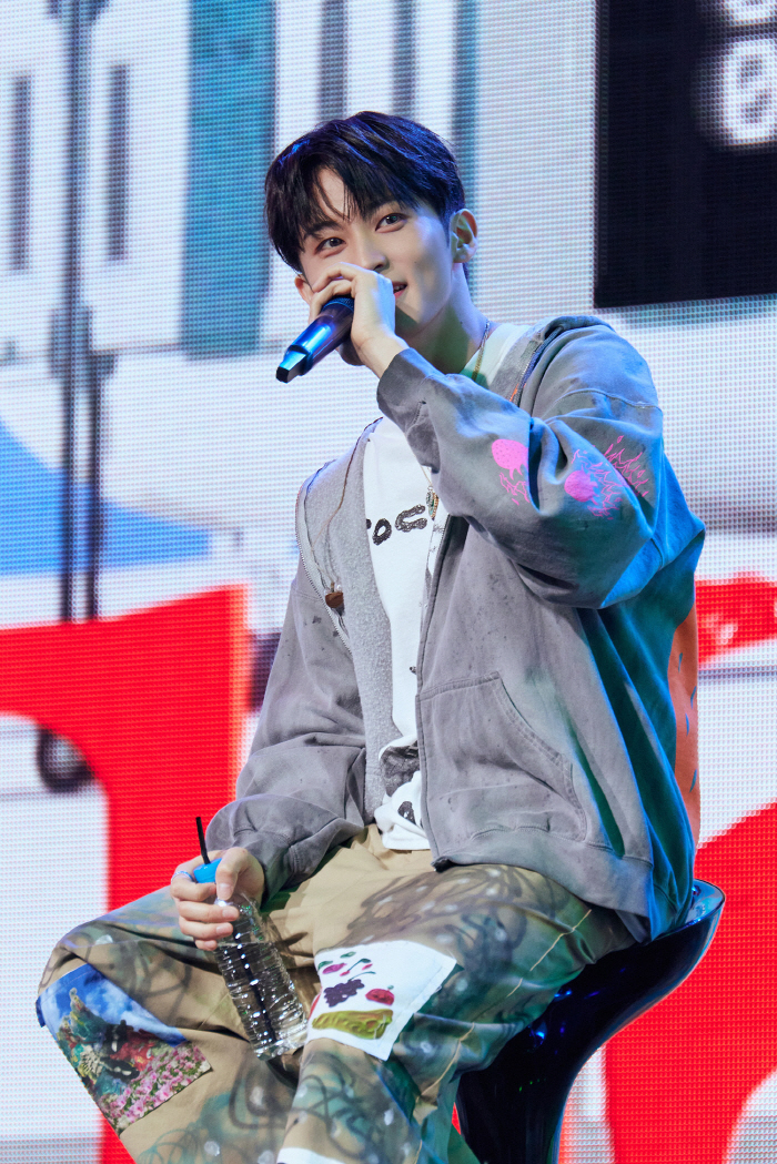 NCT 마크, 솔로 데뷔도 성공적…'더 퍼스트프루트' 1위 휩쓸었다