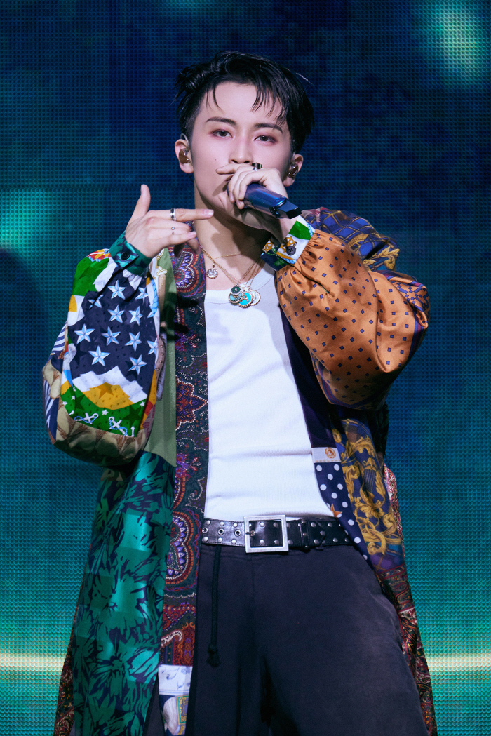 NCT 마크, 솔로 데뷔도 성공적…'더 퍼스트프루트' 1위 휩쓸었다